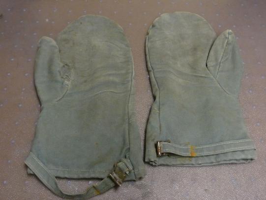 GERMAN WW2  WINTER MITTENS