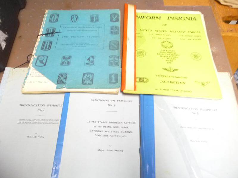 5 assorted US INSIGNIA REFERENCE BOOKS