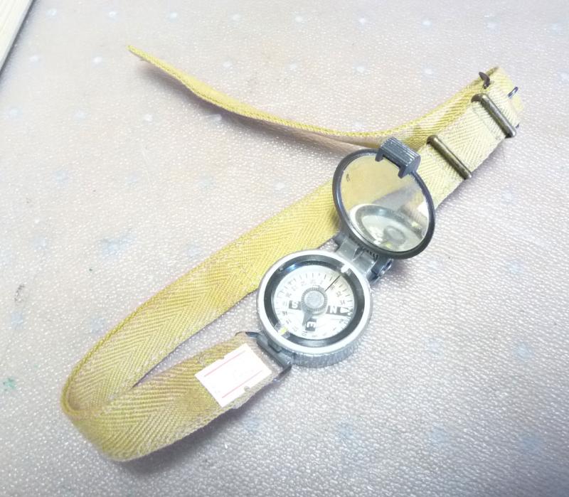 BRITISH MILITARY WRIST / THIGH COMPASS