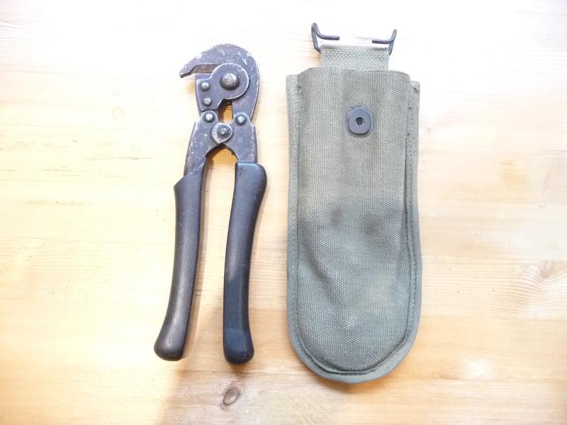 USA WW2 WIRE CUTTERS & POUCH